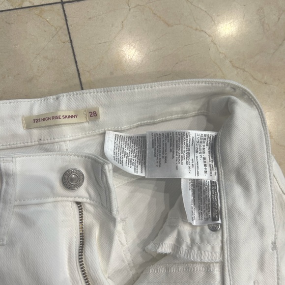 Levi’s Women 721 distressed High Rise Skinny jeans Size 28 in White - Picture 7 of 7